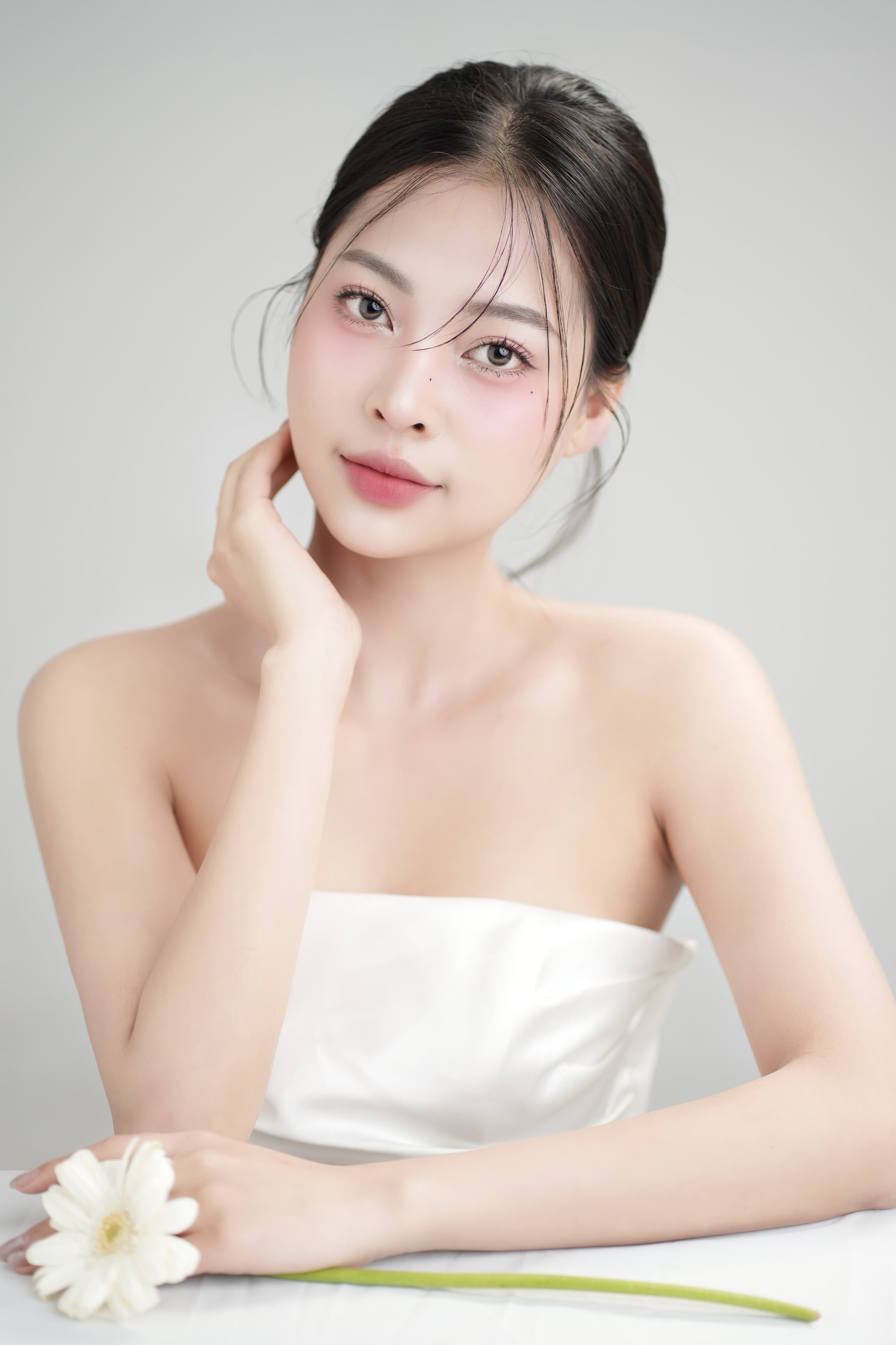 Gương mặt khách hàng HAN BEAUTY CENTER sau dịch vụ làm đẹp tự nhiên