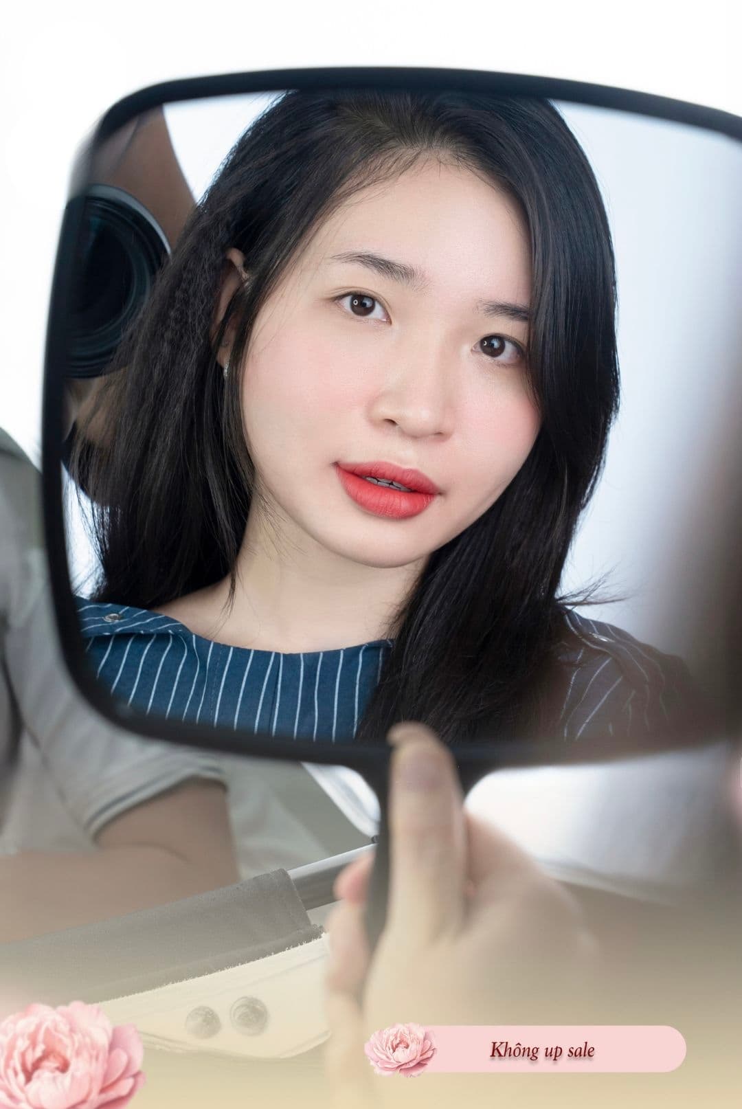 Khách hàng với đôi môi sau dịch vụ tại HAN Beauty Center