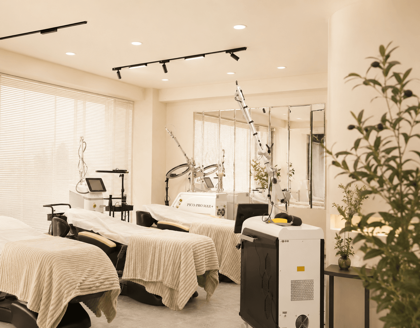 Phòng dịch vụ phun xăm và thiết bị tại HAN BEAUTY CENTER